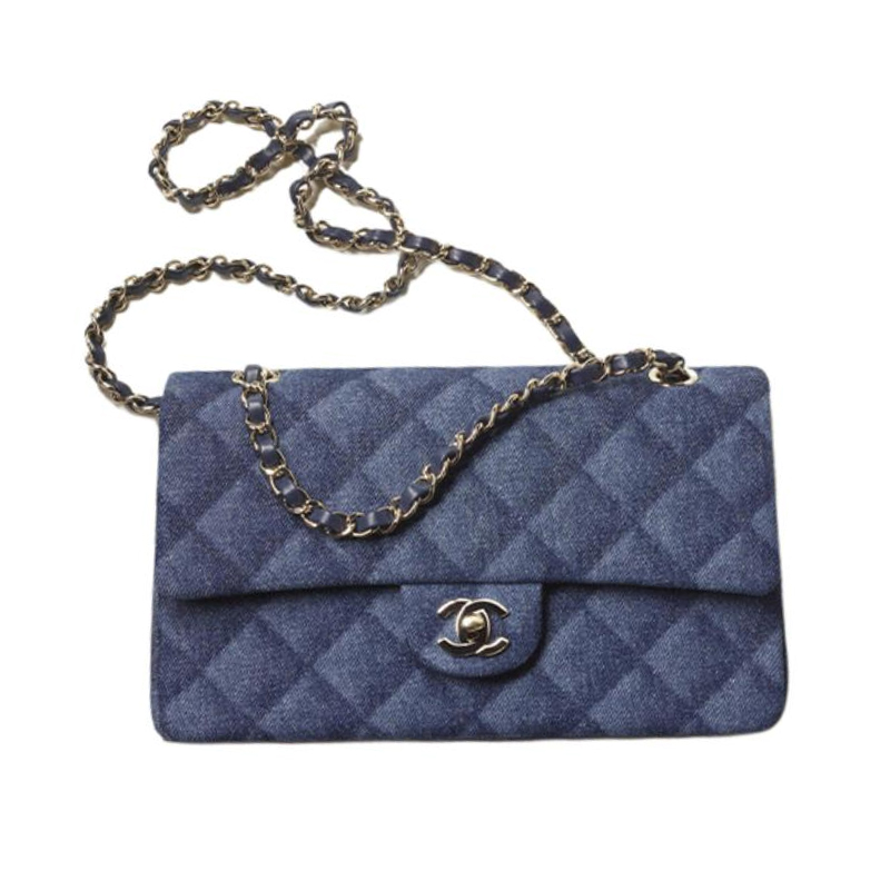 CHANEL Классический клатч с джинсовым принтом и золотой фурнитурой
CHANEL Классический клатч с джинсовым принтом и золотой фурнитурой