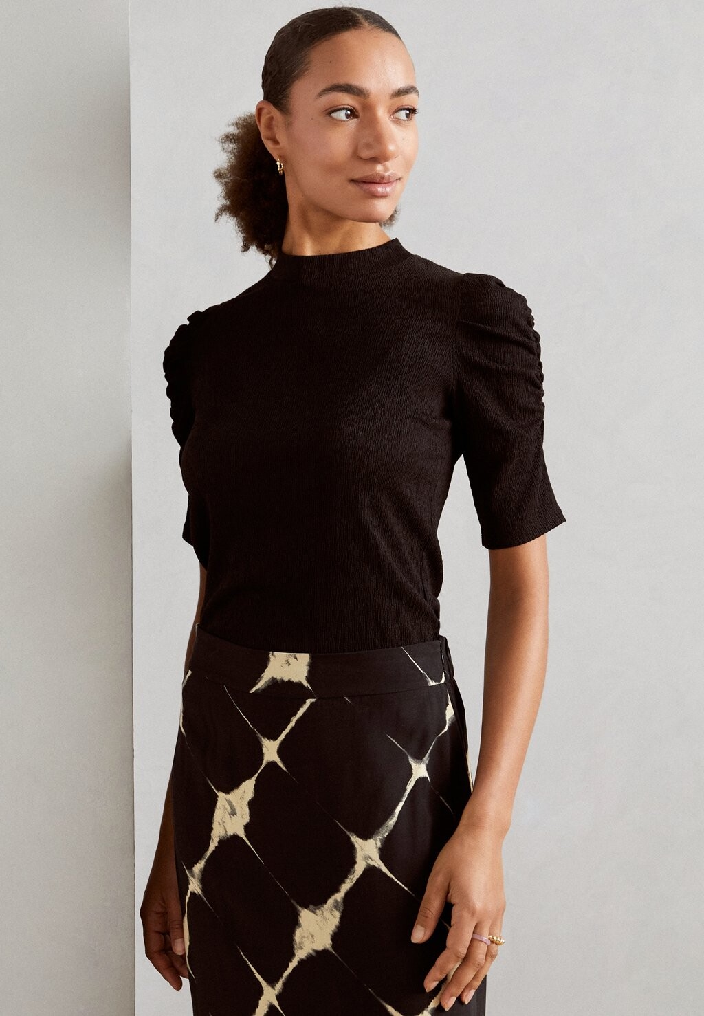 Футболка с принтом Lorelai Solid Lindex, черный
Футболка с принтом Lorelai Solid Lindex, черный