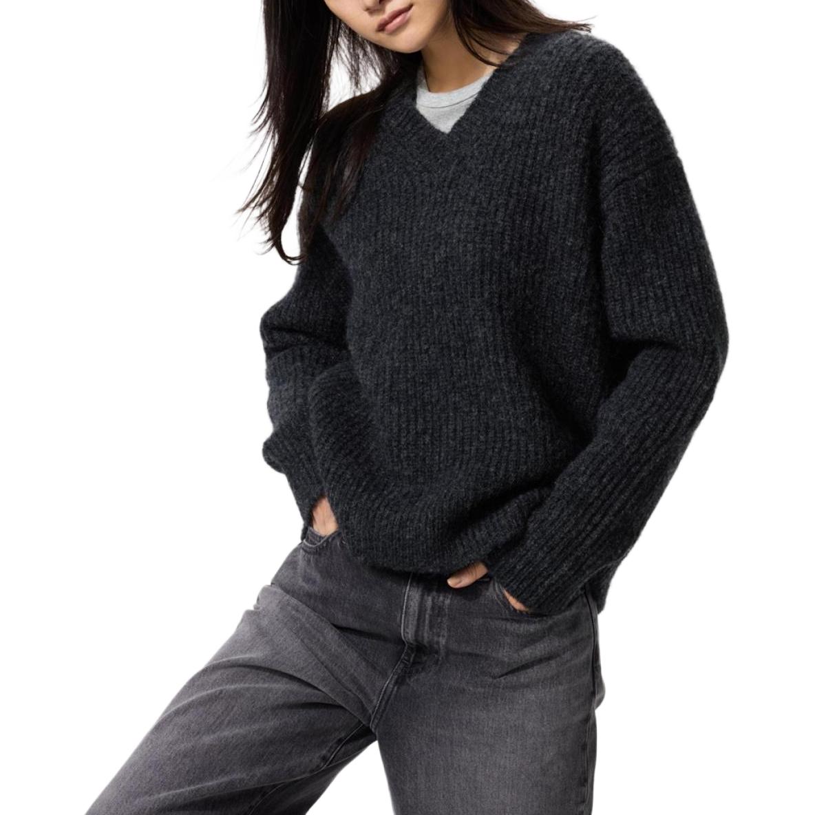 Свитер Women's Dark Gray UNIQLO, темно-серый
Свитер Women's Dark Gray UNIQLO, темно-серый