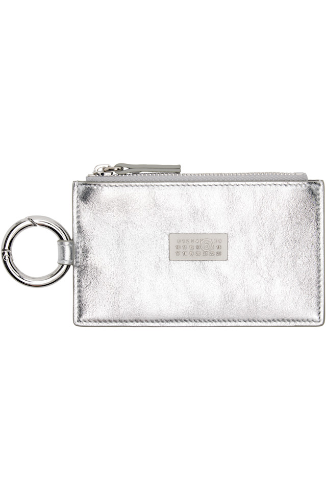 Кожаный брелок-кошелек с цифрами Mm6 Maison Margiela, серебро
Кожаный брелок-кошелек с цифрами Mm6 Maison Margiela, серебро