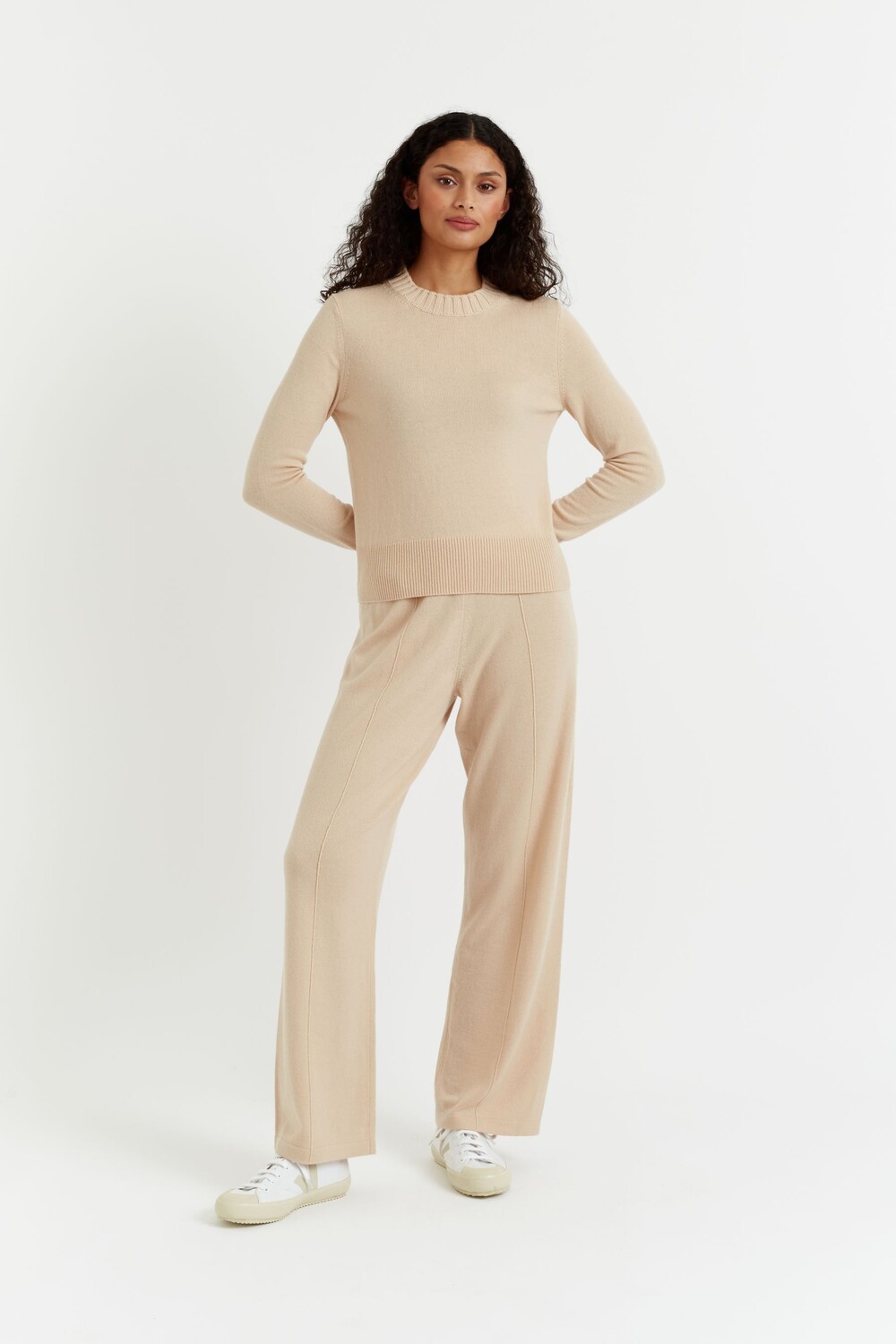 Кремовый спортивный свитер укороченного кроя Chinti & Parker, бежевый
Кремовый спортивный свитер укороченного кроя Chinti & Parker, бежевый