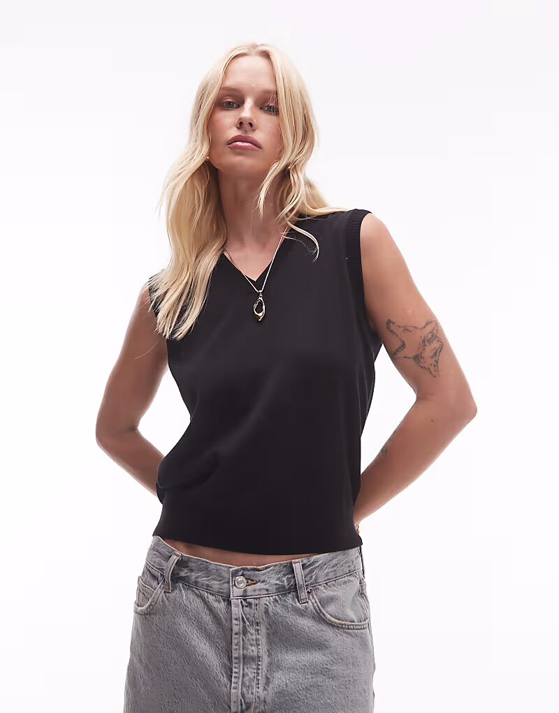 Легкий трикотажный жилет ARKET с V-образным вырезом, черный цвет
Легкий трикотажный жилет ARKET с V-образным вырезом, черный цвет