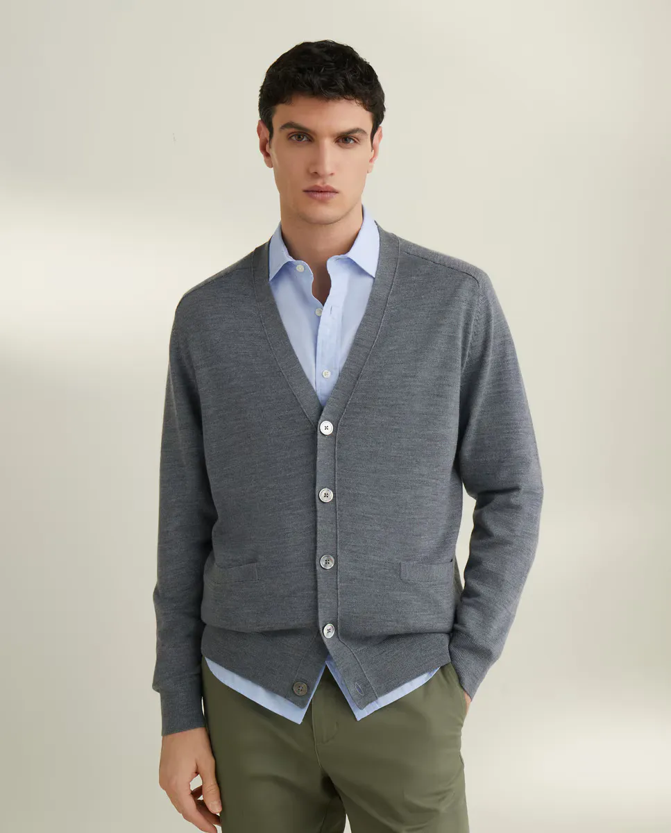 Мужской однотонный кардиган на пуговицах из 100% мериносовой шерсти Emidio Tucci, серый
Мужской однотонный кардиган на пуговицах из 100% мериносовой шерсти Emidio Tucci, серый