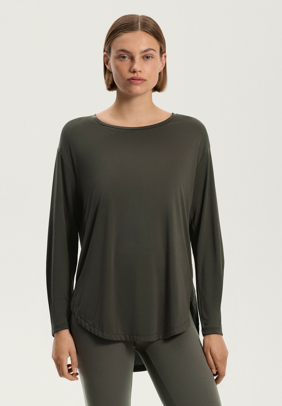 Топ OYSHO SOFT TOUCH LONG SLEEVE WITH BLACK PLEAT, Dark Grey
Топ OYSHO SOFT TOUCH LONG SLEEVE WITH BLACK PLEAT, Dark Grey