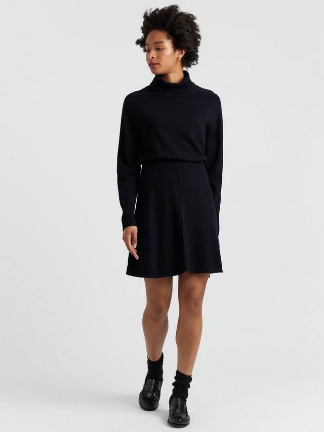 Шерстяная мини-юбка-клеш Rich Chinti & Parker, Navy
Шерстяная мини-юбка-клеш Rich Chinti & Parker, Navy