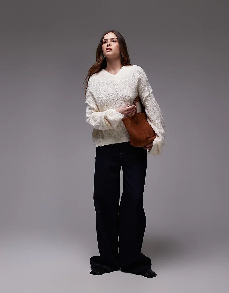 Вязаный джемпер из букле с высоким V-образным вырезом кремового цвета Topshop
Вязаный джемпер из букле с высоким V-образным вырезом кремового цвета Topshop