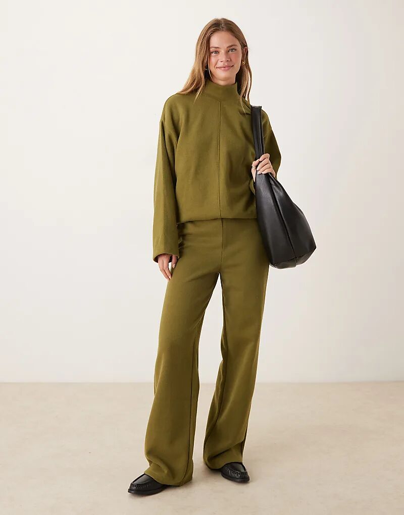 Супермягкие спортивные брюки ASOS DESIGN цвета хаки с широкими штанинами
Супермягкие спортивные брюки ASOS DESIGN цвета хаки с широкими штанинами
