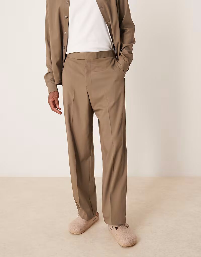 Элегантные брюки широкого кроя цвета хаки с текстурой персикового цвета и эластичной талией Asos Design
Элегантные брюки широкого кроя цвета хаки с текстурой персикового цвета и эластичной талией Asos Design