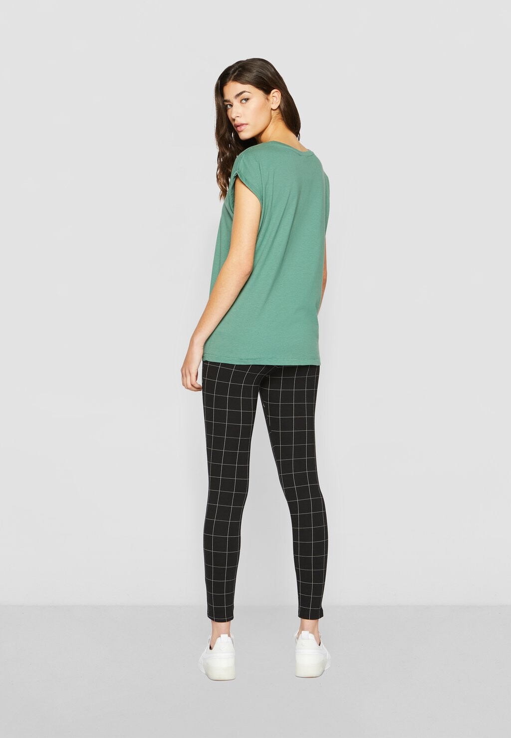 Базовая футболка Extended Shoulder Urban Classics, бледный лист
Базовая футболка Extended Shoulder Urban Classics, бледный лист