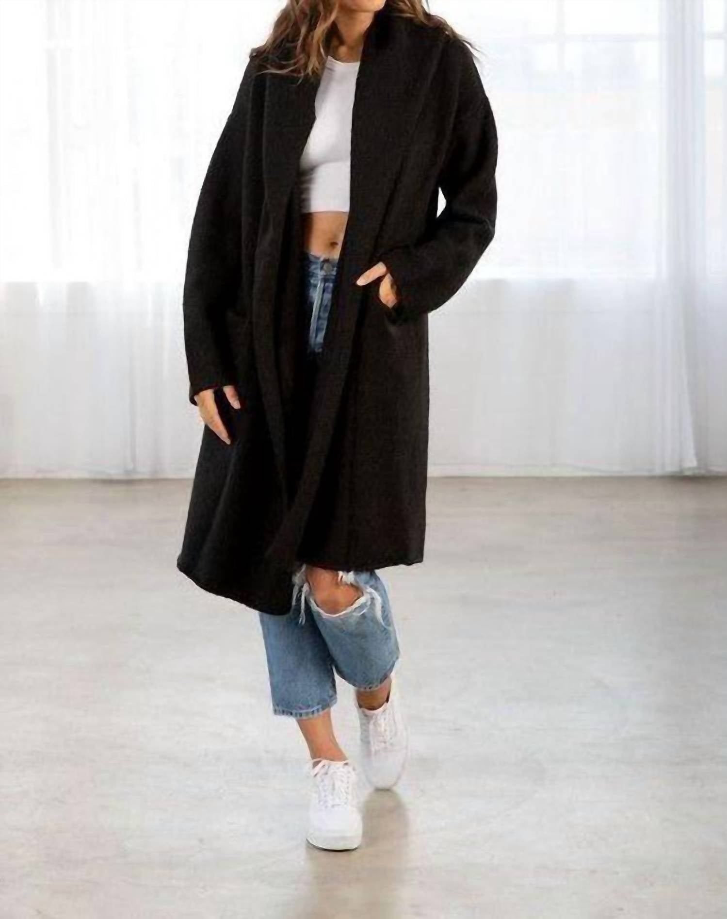 Ультрауютный кардиган с двумя карманами в черном цвете LOVESTITCH
Ультрауютный кардиган с двумя карманами в черном цвете LOVESTITCH