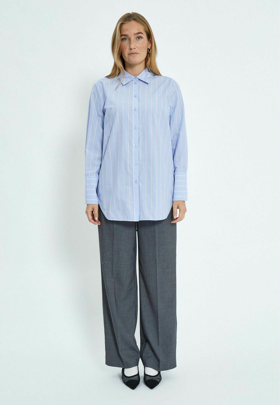 Блуза Minus LIORA, Citadel Blue/Blue
Блуза Minus LIORA, Citadel Blue/Blue