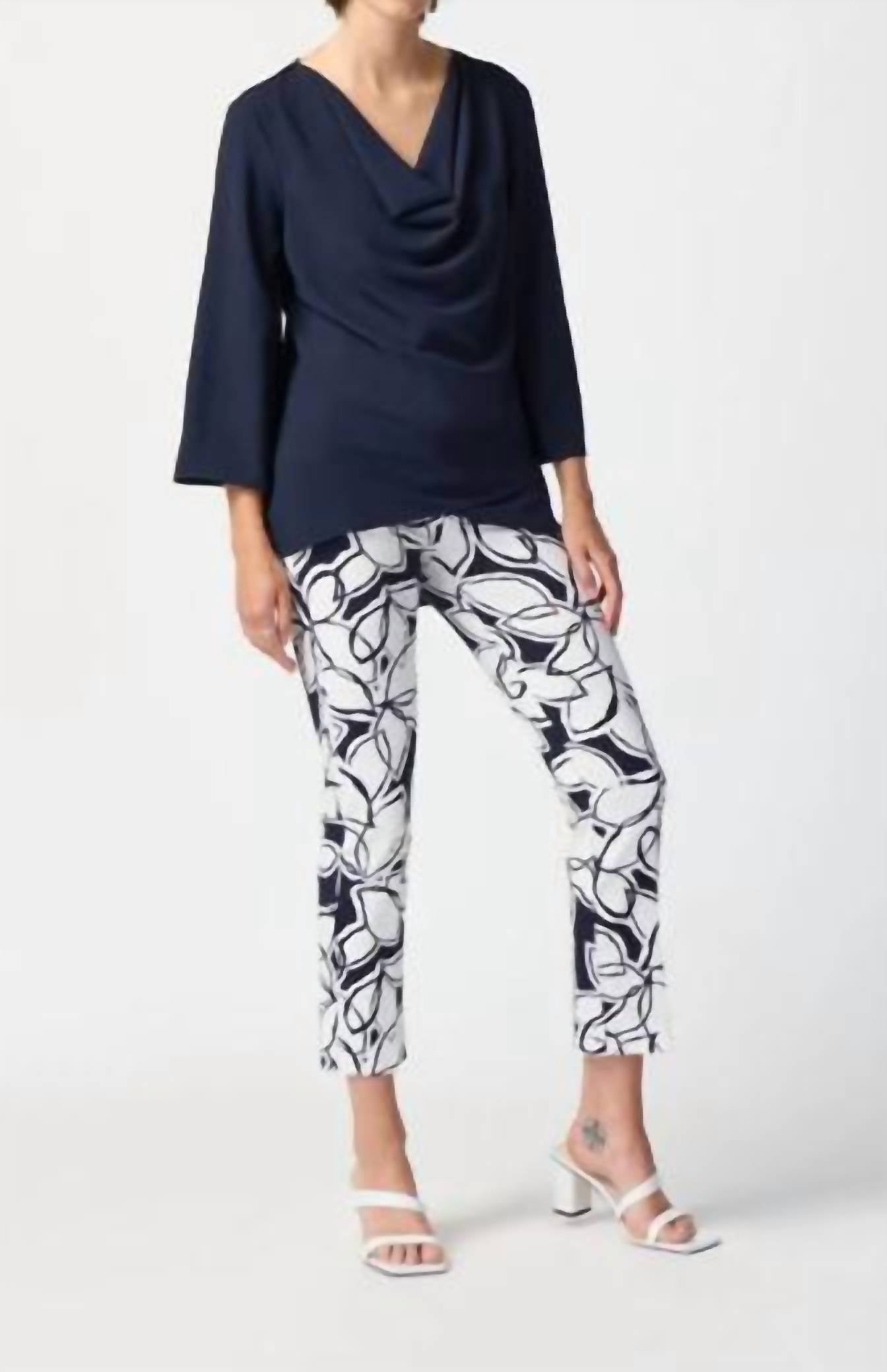 Топ с воротником-капюшоном и расклешенным низом в цвете "полуночный синий" Joseph Ribkoff
Топ с воротником-капюшоном и расклешенным низом в цвете "полуночный синий" Joseph Ribkoff