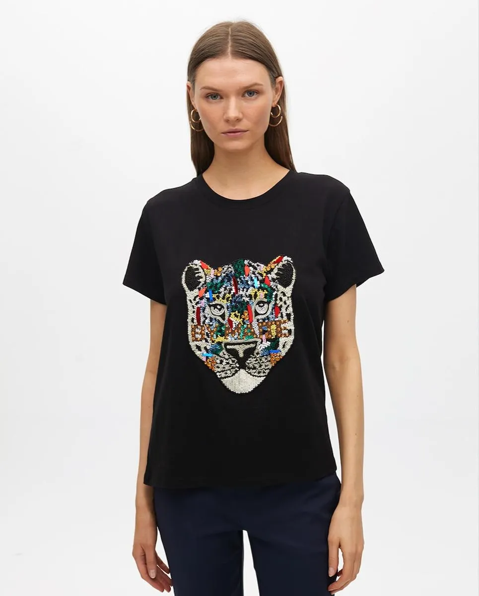 Женская футболка с короткими рукавами и принтом спереди Lola Casademunt, черный
Женская футболка с короткими рукавами и принтом спереди Lola Casademunt, черный