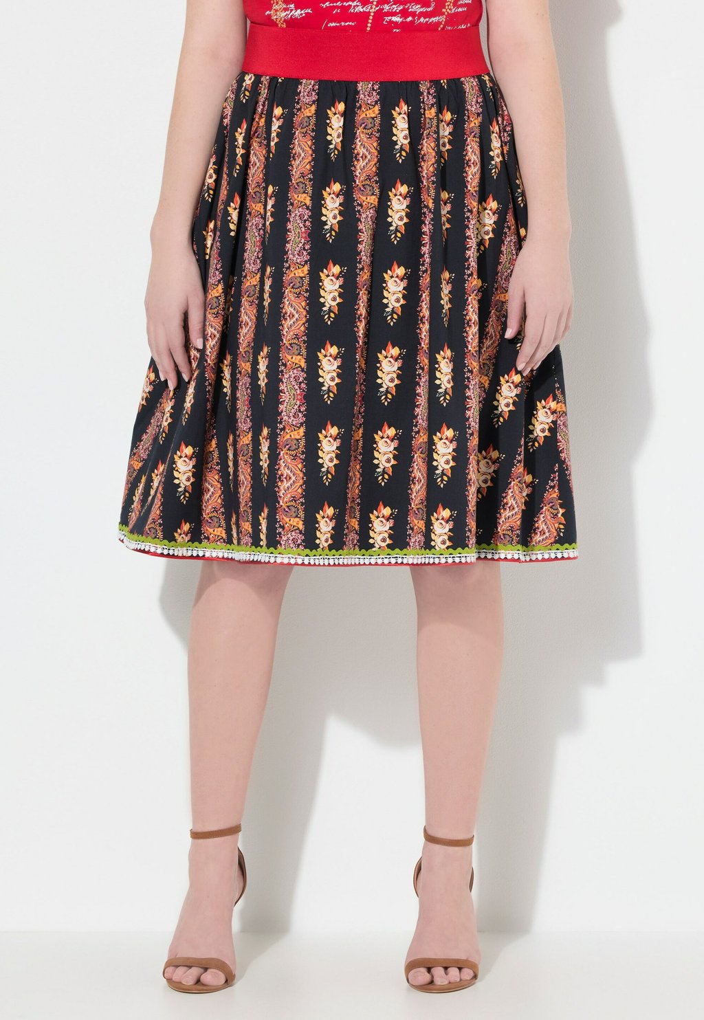 Юбка А-силуэта FLORAL Ulla Popken, черный
Юбка А-силуэта FLORAL Ulla Popken, черный