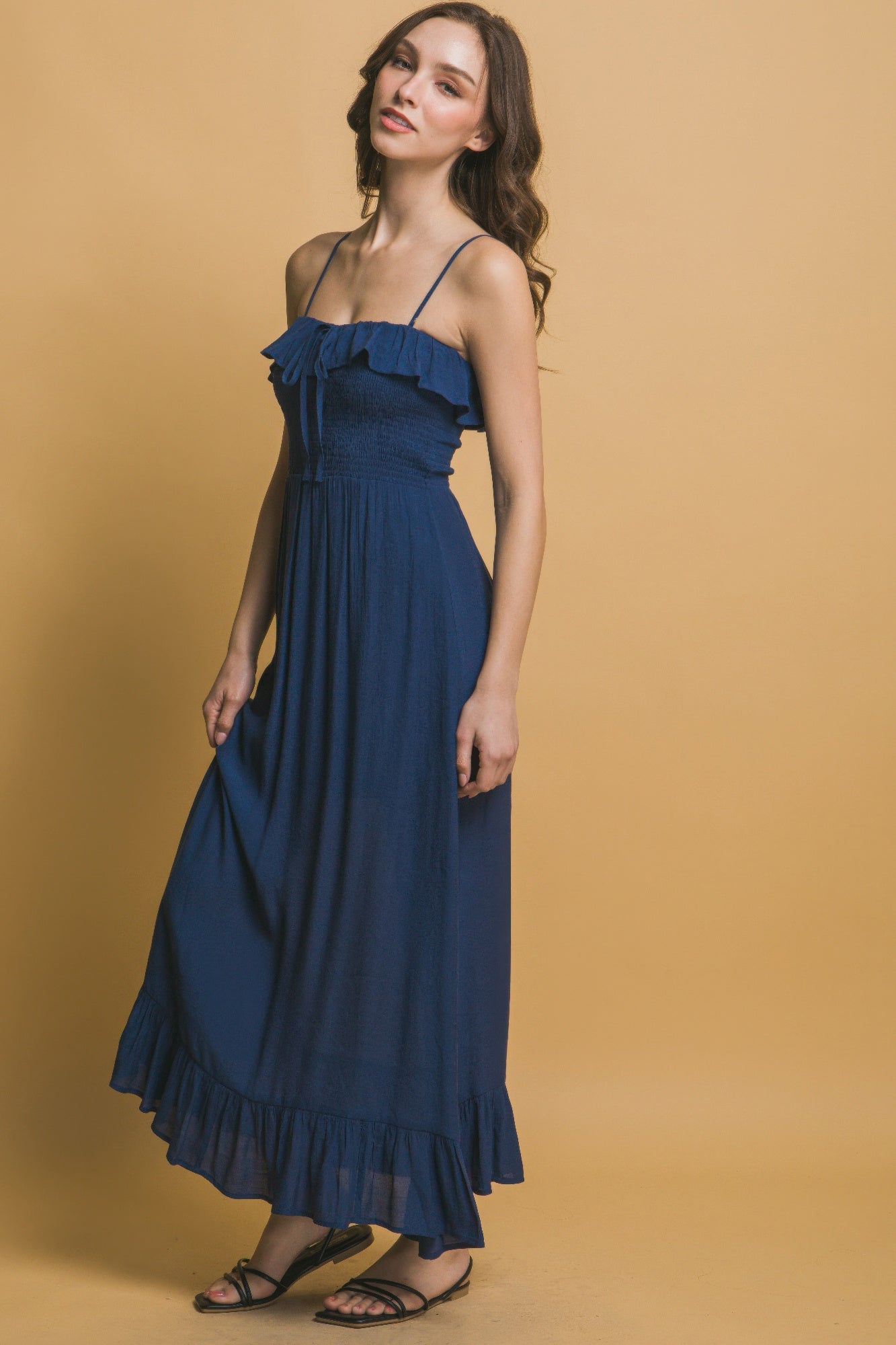 Платье макси с присборенными оборками Truedames, темно-синий
Платье макси с присборенными оборками Truedames, темно-синий