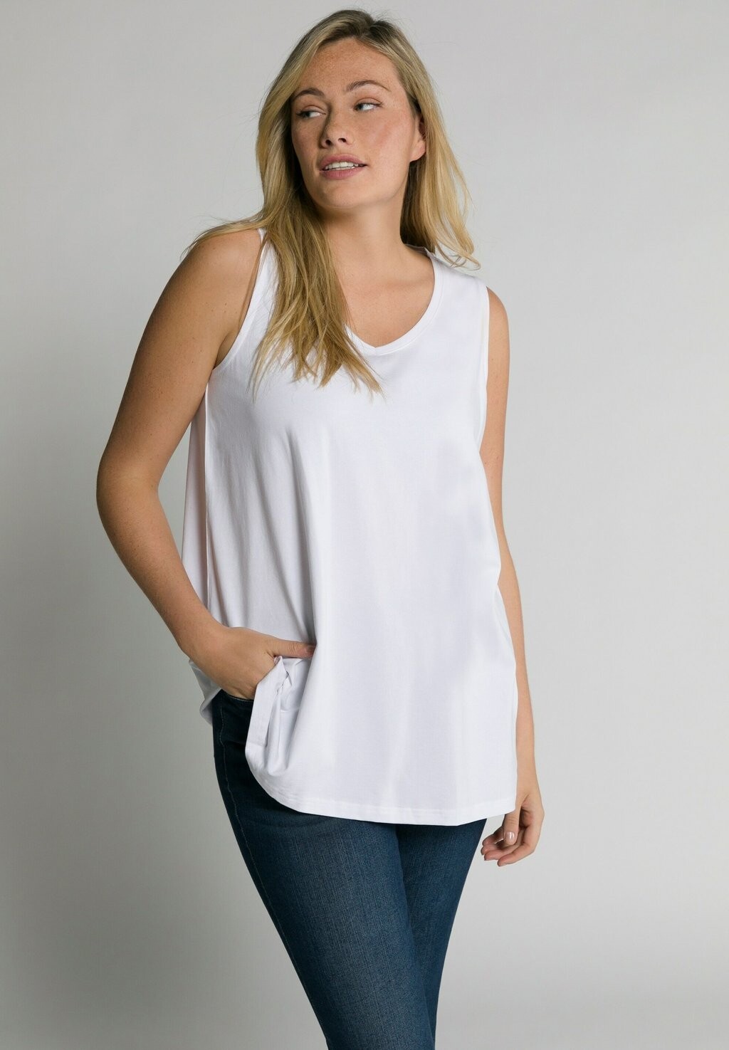 Топ V-AUSSCHNITT ÄRMELLOS Ulla Popken, белый
Топ V-AUSSCHNITT ÄRMELLOS Ulla Popken, белый