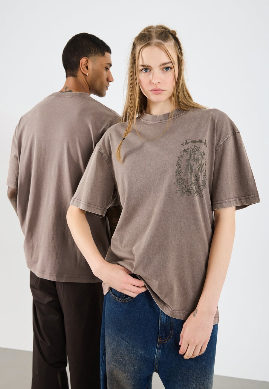 Футболка YOURTURN UNISEX, Brown Wash/Brown, Серый, Футболка YOURTURN UNISEX, Brown Wash/Brown
Футболка YOURTURN UNISEX, Brown Wash/Brown, Серый, Футболка YOURTURN UNISEX, Brown Wash/Brown