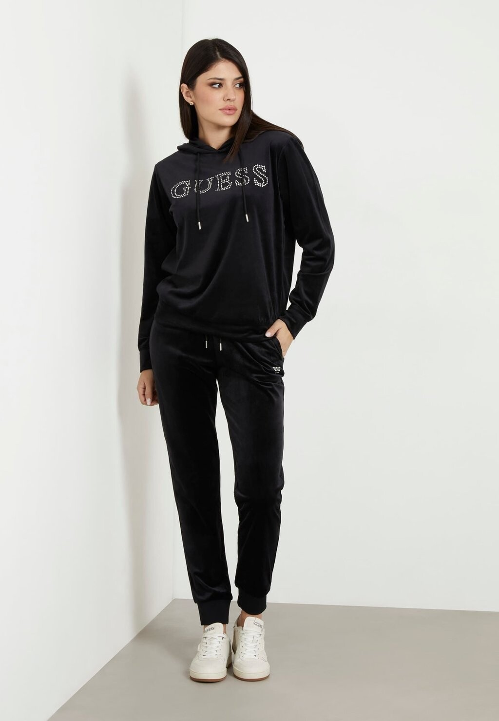 Толстовка Frontlogo Strass Guess, черный 
Толстовка Frontlogo Strass Guess, черный