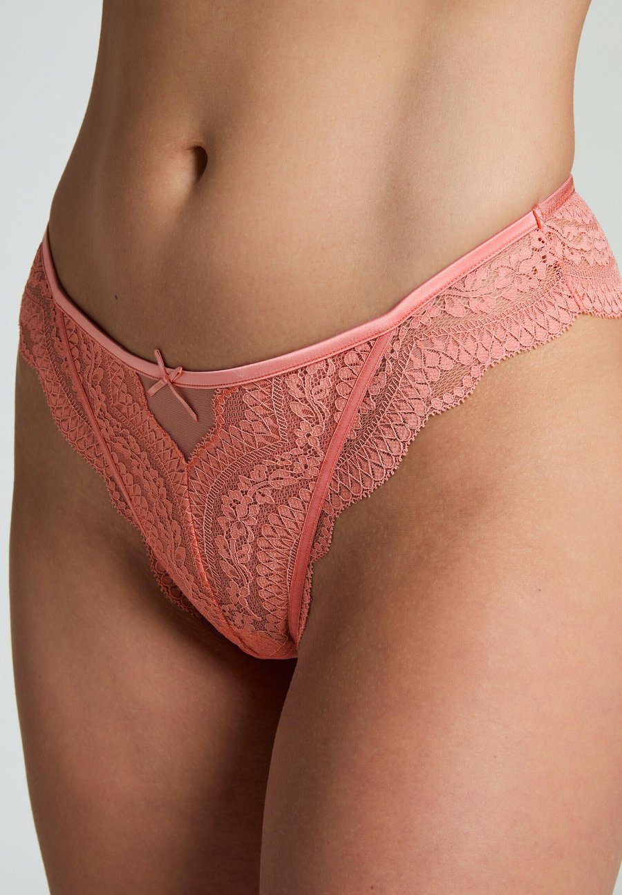 Трусы Hunkemöller Thong, Pink
Трусы Hunkemöller Thong, Pink