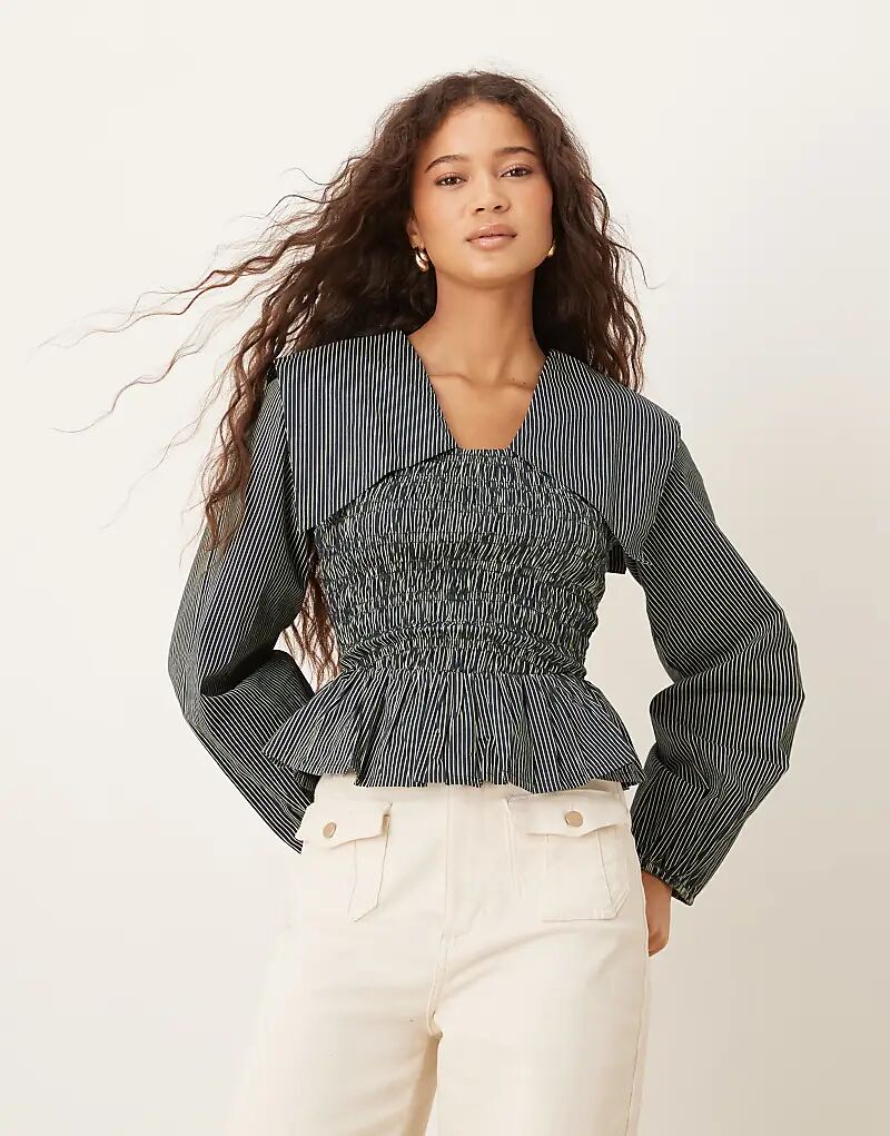 Лонгслив свободного кроя Neon Rose с длинными рукавами, воротником и сборками, в темно-синюю масляно-желтую полоску
Лонгслив свободного кроя Neon Rose с длинными рукавами, воротником и сборками, в темно-синюю масляно-желтую полоску