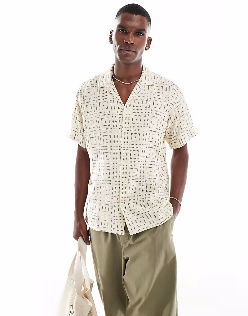 Рубашка Jack & Jones oversize с принтом плитки бежевого цвета 
Рубашка Jack & Jones oversize с принтом плитки бежевого цвета