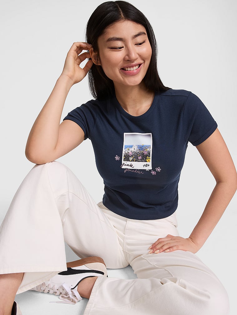 Футболка из хлопка в стиле ретро Pink, noir navy polaroid
Футболка из хлопка в стиле ретро Pink, noir navy polaroid