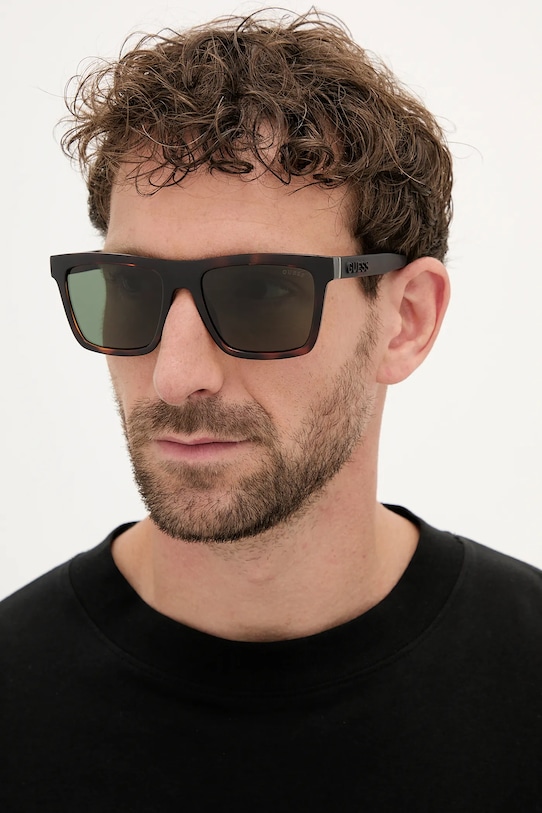 Солнцезащитные очки Guess, коричневый
Солнцезащитные очки Guess, коричневый