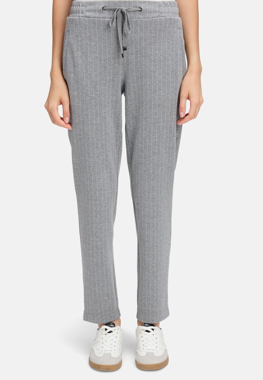 Брюки Betty & Co MIT NADELSTREIFEN, Grey Melange/Grey
Брюки Betty & Co MIT NADELSTREIFEN, Grey Melange/Grey