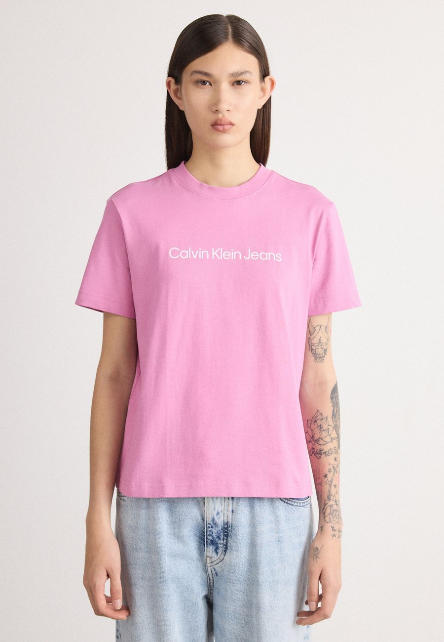 Футболка Calvin Klein Jeans LOGO CLASSIC TEE, Raspberry Cream/Pink, Красный, Футболка Calvin Klein Jeans LOGO CLASSIC TEE, Raspberry Cream/Pink
Футболка Calvin Klein Jeans LOGO CLASSIC TEE, Raspberry Cream/Pink, Красный, Футболка Calvin Klein Jeans LOGO CLASSIC TEE, Raspberry Cream/Pink