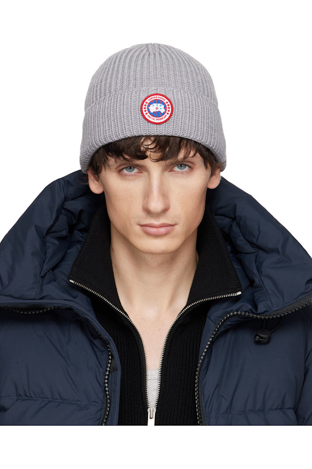 Шапка в серую резинку Canada Goose, светло-серый
Шапка в серую резинку Canada Goose, светло-серый