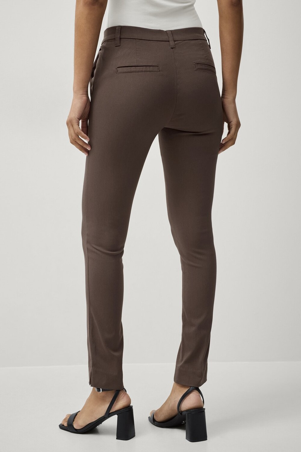 Чино Ellos Collection, темно-коричневый
Чино Ellos Collection, темно-коричневый