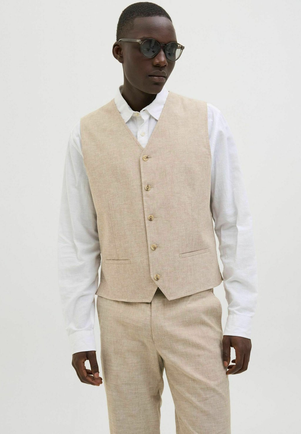 Элегантный жилет JPRRIVIERA MIX Jack & Jones PREMIUM, бежевый
Элегантный жилет JPRRIVIERA MIX Jack & Jones PREMIUM, бежевый