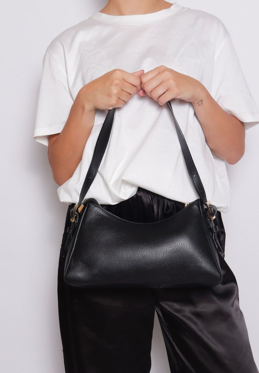 Сумка Chiara Ferretti Handbag, Black
Сумка Chiara Ferretti Handbag, Black