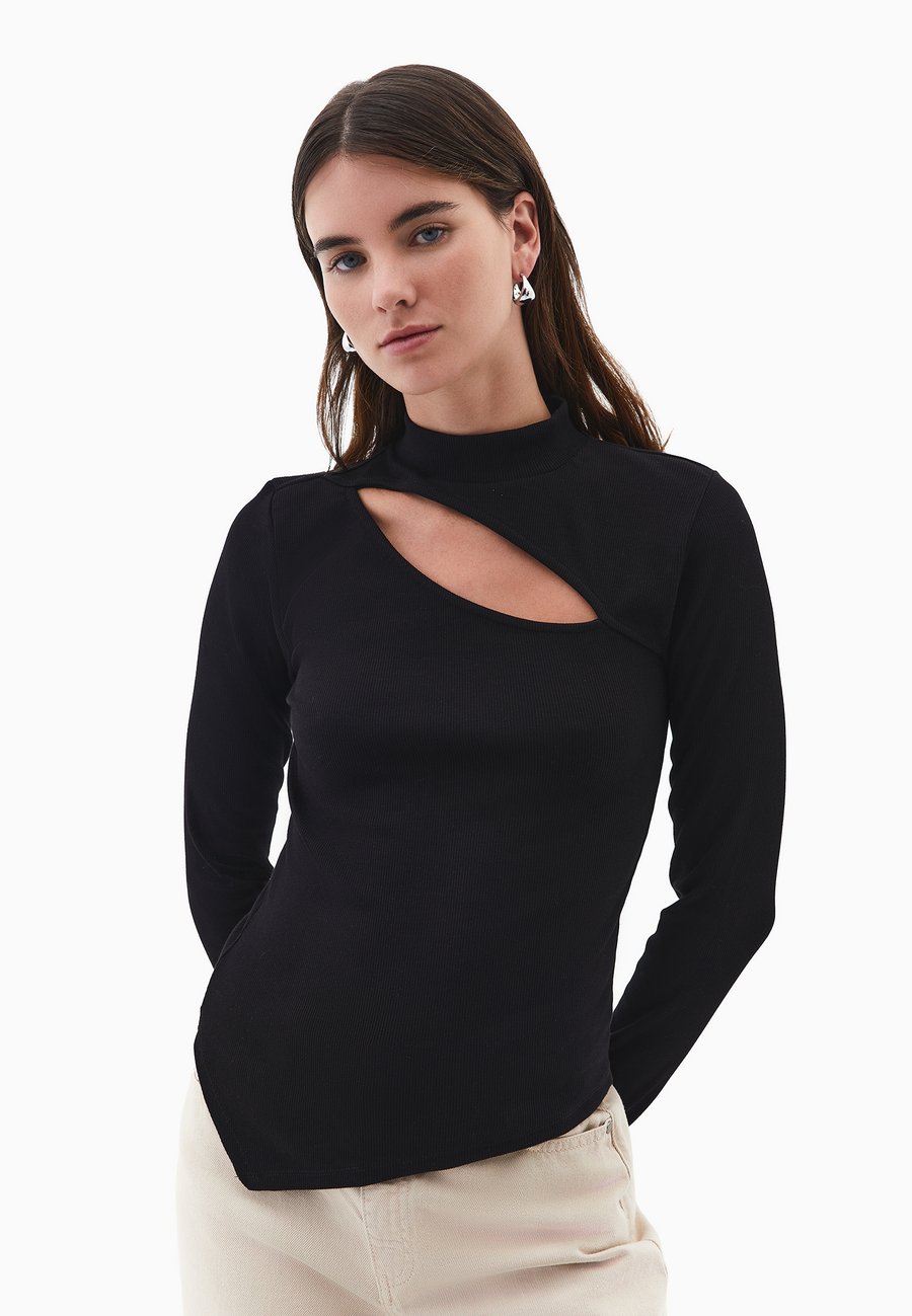 Топ OXXO CUT OUT DETAIL LONG SLEEVE, Black
Топ OXXO CUT OUT DETAIL LONG SLEEVE, Black