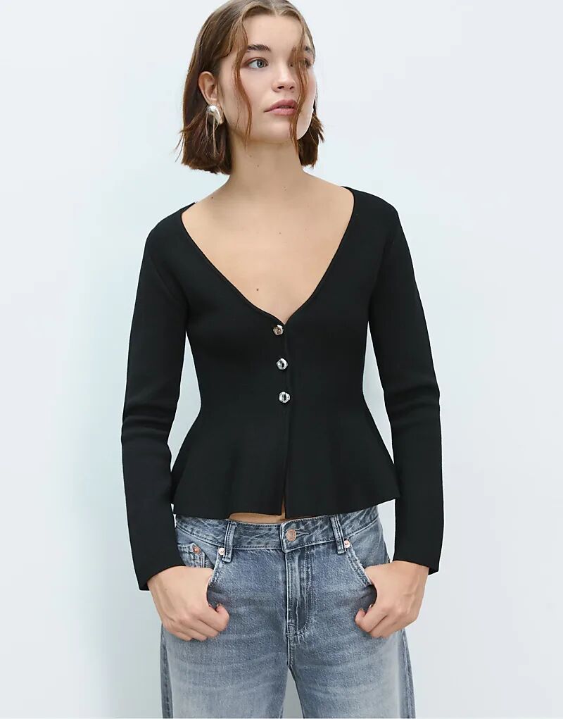 Кардиган Stradivarius с баской на пуговицах черного цвета
Кардиган Stradivarius с баской на пуговицах черного цвета