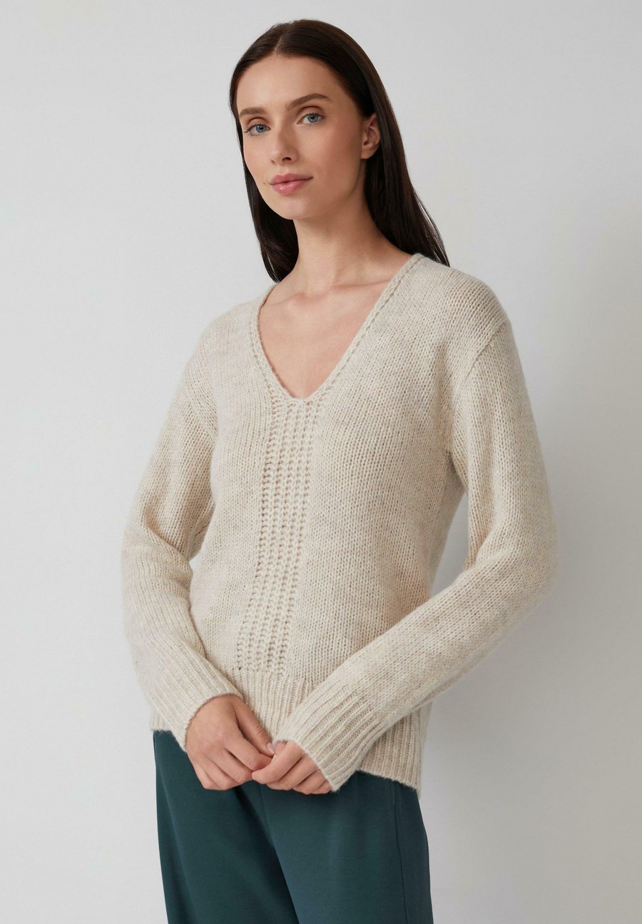 Джемпер s.Oliver MIT V-AUSSCHNITT, Beige/Mottled Beige
Джемпер s.Oliver MIT V-AUSSCHNITT, Beige/Mottled Beige