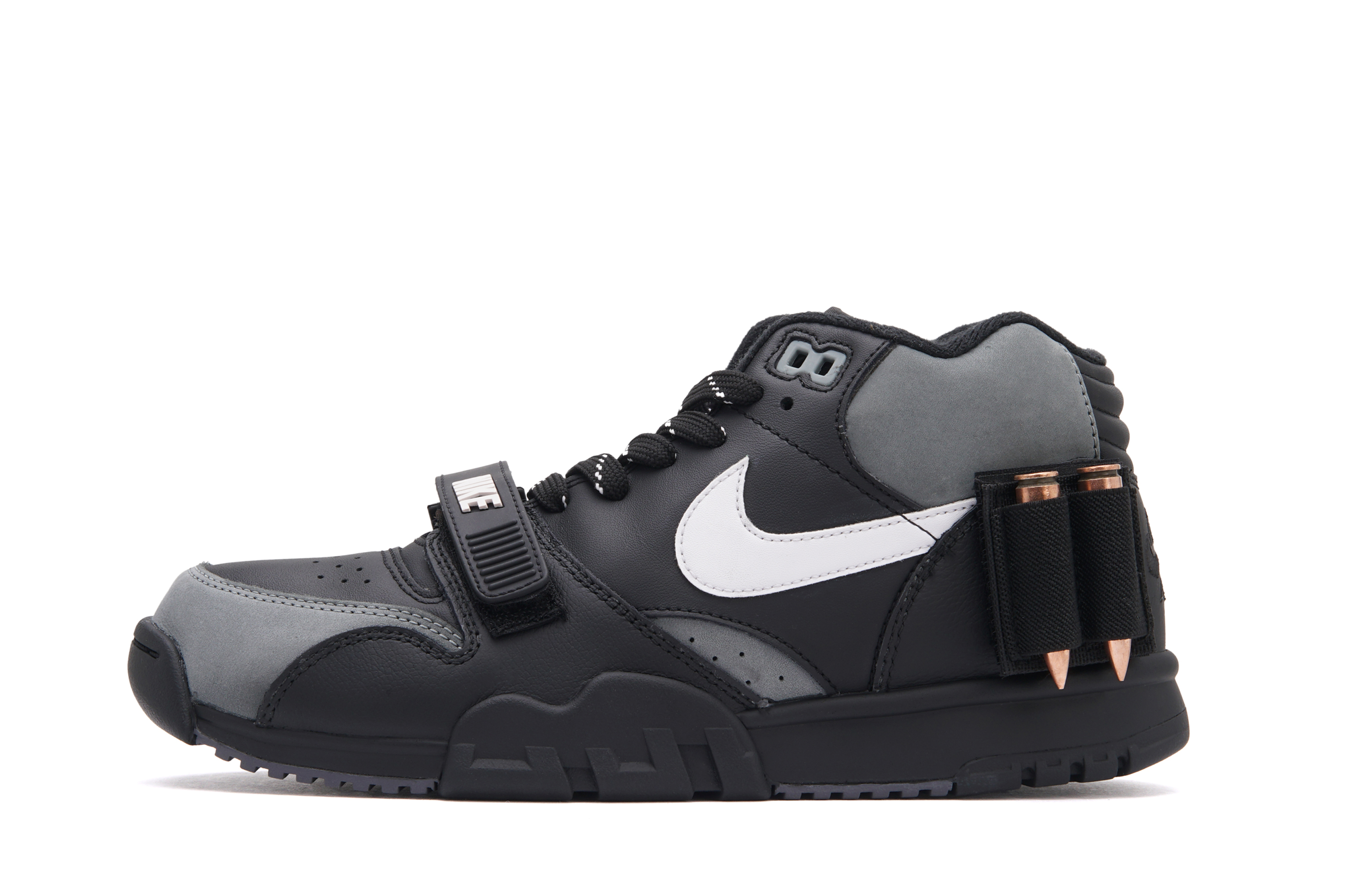 Nike Кроссовки Air Trainer 1 Rebel Squad Mid top мужские, черно-серые
Nike Кроссовки Air Trainer 1 Rebel Squad Mid top мужские, черно-серые