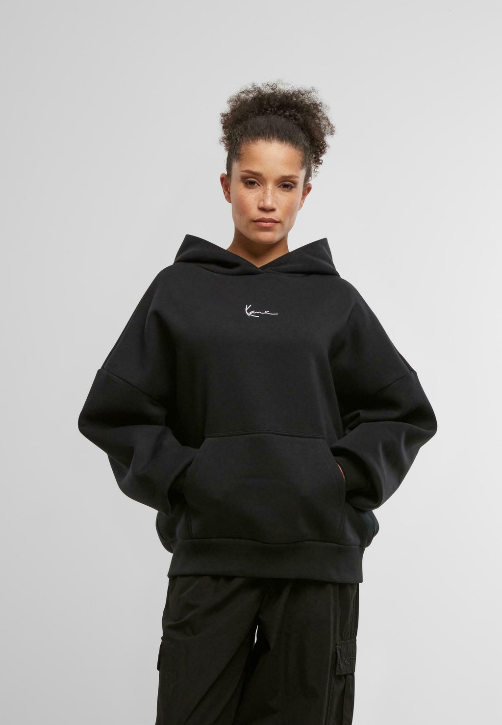 Толстовка SIGNATURE - Hoodie Karl Kani, черный 
Толстовка SIGNATURE - Hoodie Karl Kani, черный