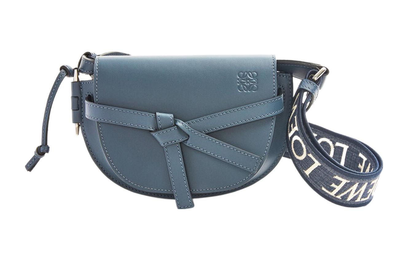 Сумки через плечо LOEWE
Сумки через плечо LOEWE