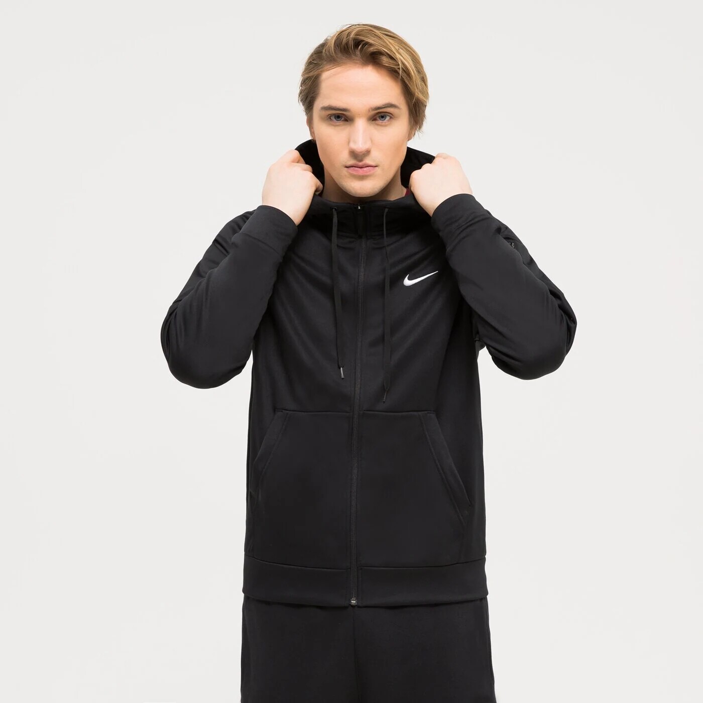 Свитшот Nike с капюшоном, черный
Свитшот Nike с капюшоном, черный