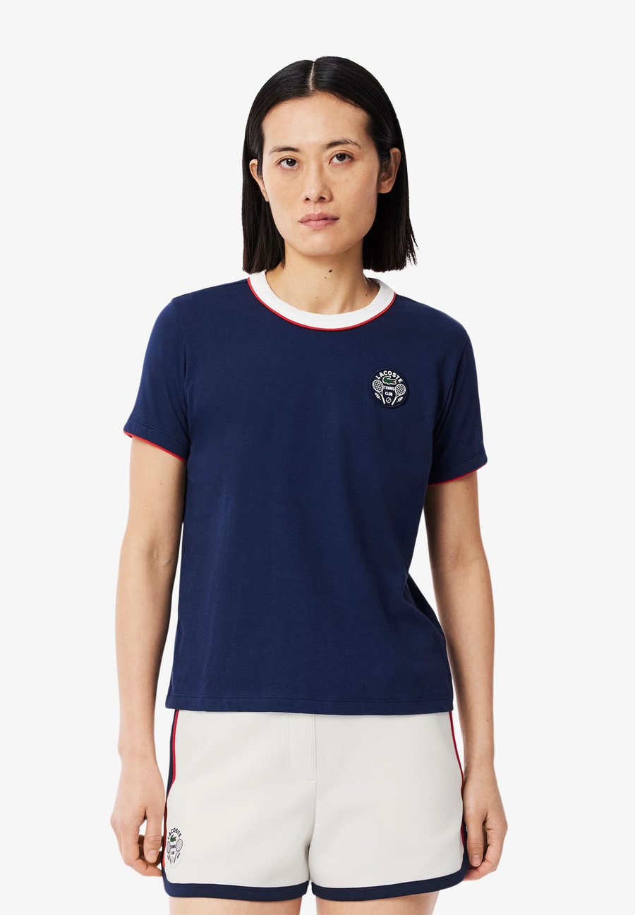 Спортивные шорты Lacoste Sport HERITAGE, Flour Navy Blue/Off-White
Спортивные шорты Lacoste Sport HERITAGE, Flour Navy Blue/Off-White