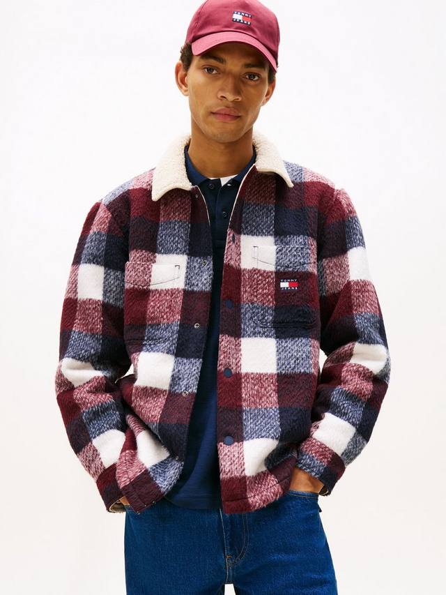 Томми Джинс клетчатая оверсайт рубашка с воротником тедди Tommy Hilfiger
Томми Джинс клетчатая оверсайт рубашка с воротником тедди Tommy Hilfiger