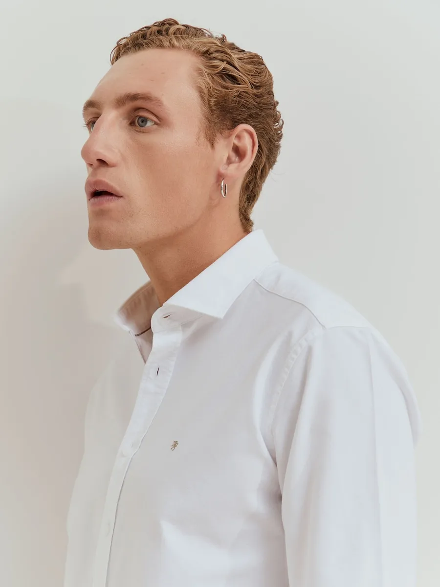 Мужская оксфордская хлопковая рубашка, приталенного кроя, белого цвета Lion of Porches
Мужская оксфордская хлопковая рубашка, приталенного кроя, белого цвета Lion of Porches