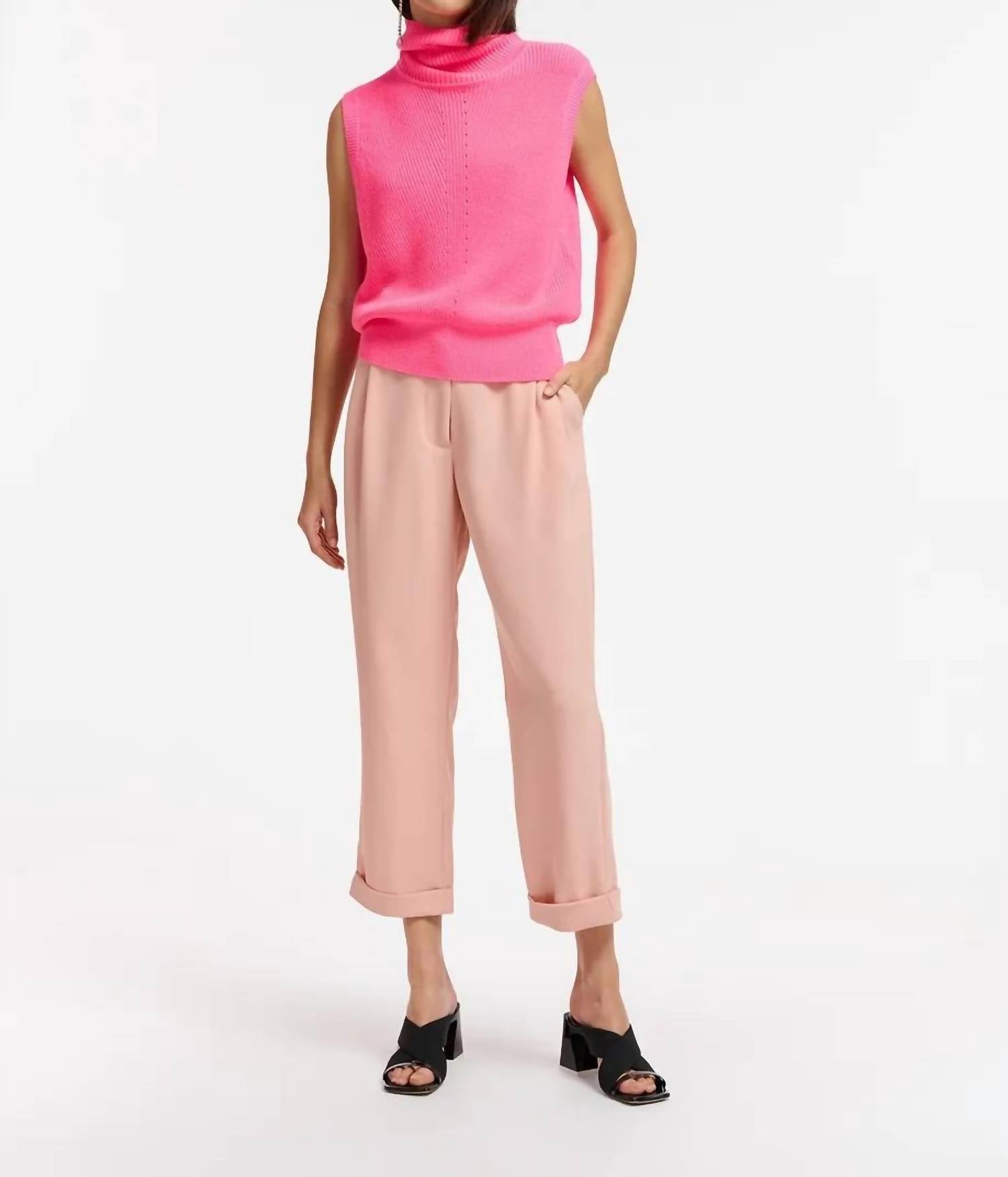 Брюки с зауженными штанинами в винтажном розовом цвете ESSENTIEL ANTWERP
Брюки с зауженными штанинами в винтажном розовом цвете ESSENTIEL ANTWERP