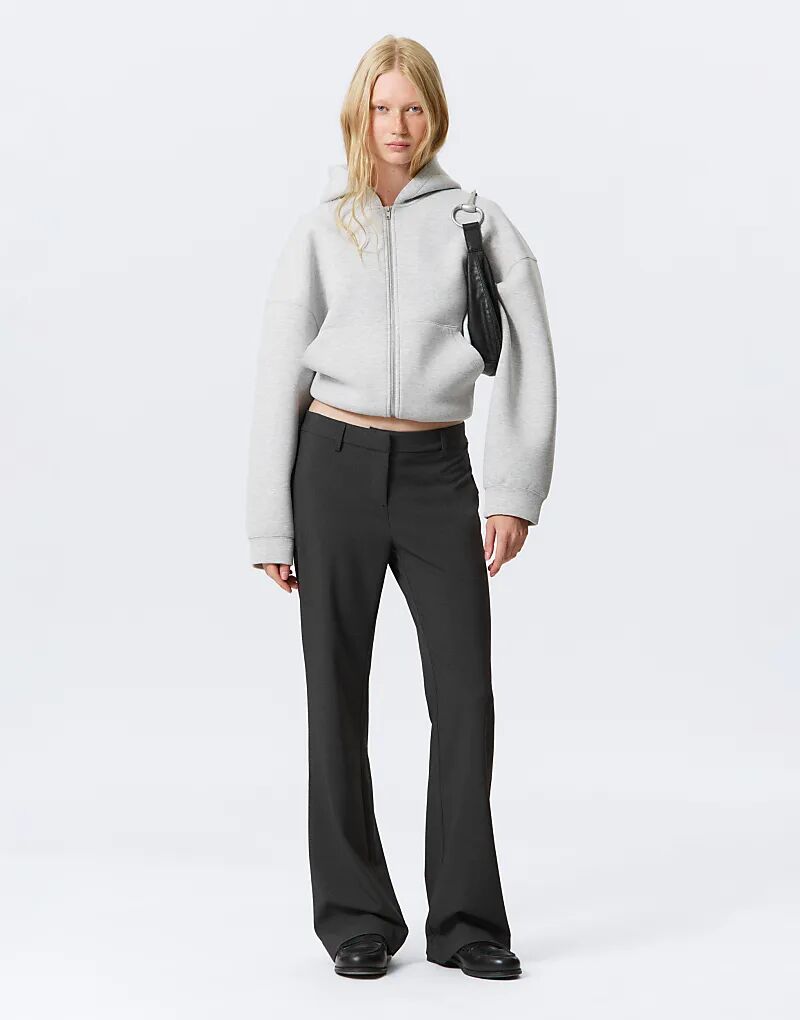 Брюки Weekday слегка расклешенные темно-серого цвета
Брюки Weekday слегка расклешенные темно-серого цвета