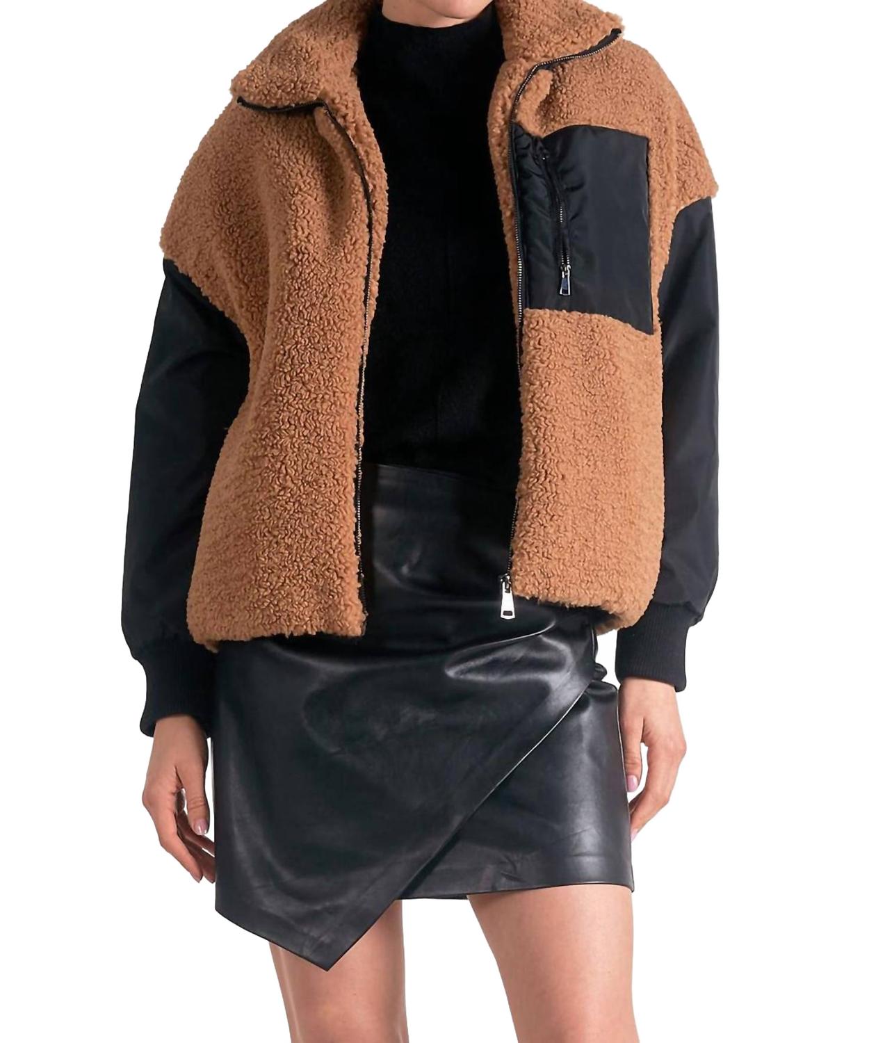 Zoe куртка из искусственного меха в темно-бежевом цвете ELAN
Zoe куртка из искусственного меха в темно-бежевом цвете ELAN