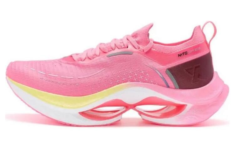 Кроссовки женские низкие персиково-розовые/черные Xtep
Кроссовки женские низкие персиково-розовые/черные Xtep