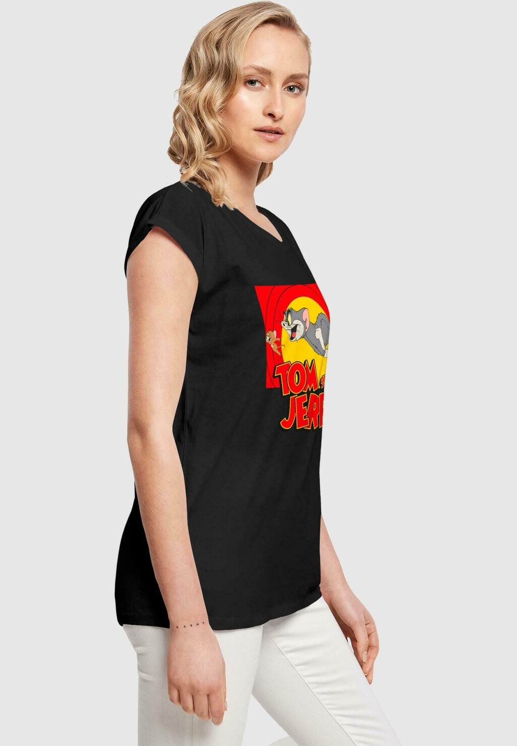 Футболка с принтом TOM AND JERRY CHASE SCENE ABSOLUTE CULT, черный
Футболка с принтом TOM AND JERRY CHASE SCENE ABSOLUTE CULT, черный