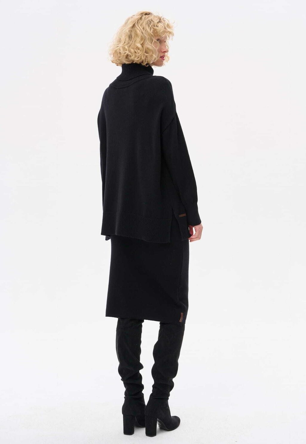 Джемпер LYLY blue shadow, черный
Джемпер LYLY blue shadow, черный