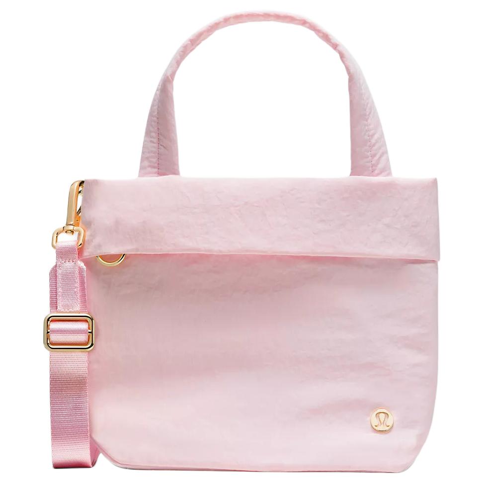 Lululemon Переработанный нейлоновый рюкзак маленький женский розовый, Pink
Lululemon Переработанный нейлоновый рюкзак маленький женский розовый, Pink